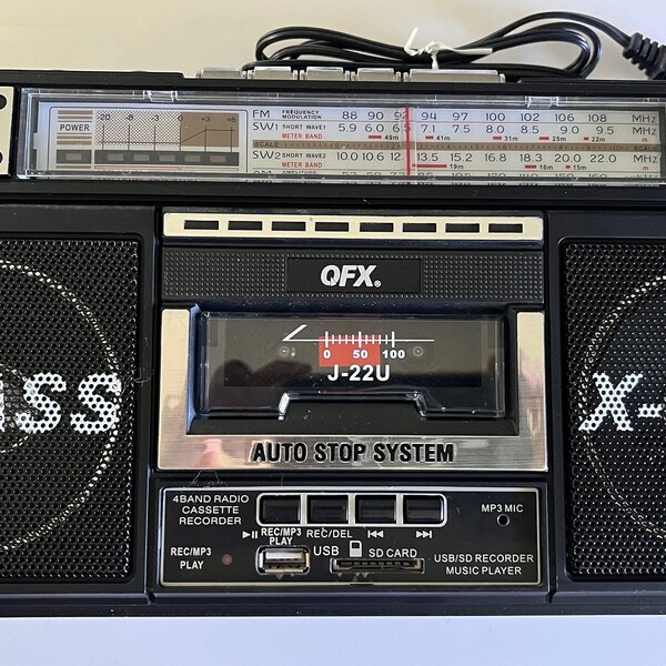 Boom Box AM/FM 4-Band Radio Cassette Player & mp3 Converter QFX J-22U Sparingly Used Excellent Condition Power or Four Size-D Batteries