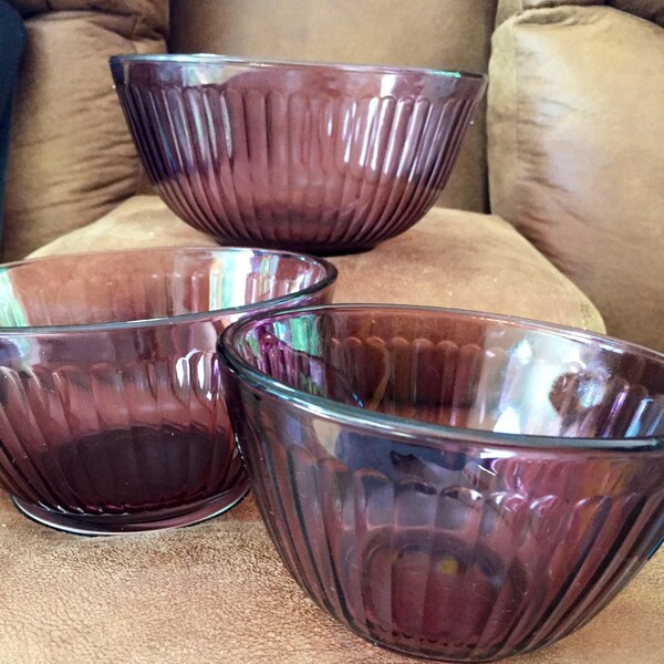 Set of 3 Nesting Pyrex Mixing Serving Bowls Ribbed Cranberry