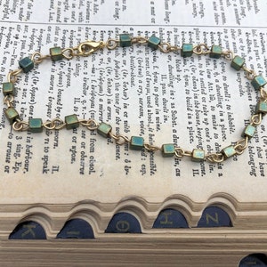 Ancient Hellenistic-inspired green and gold chain bracelet
