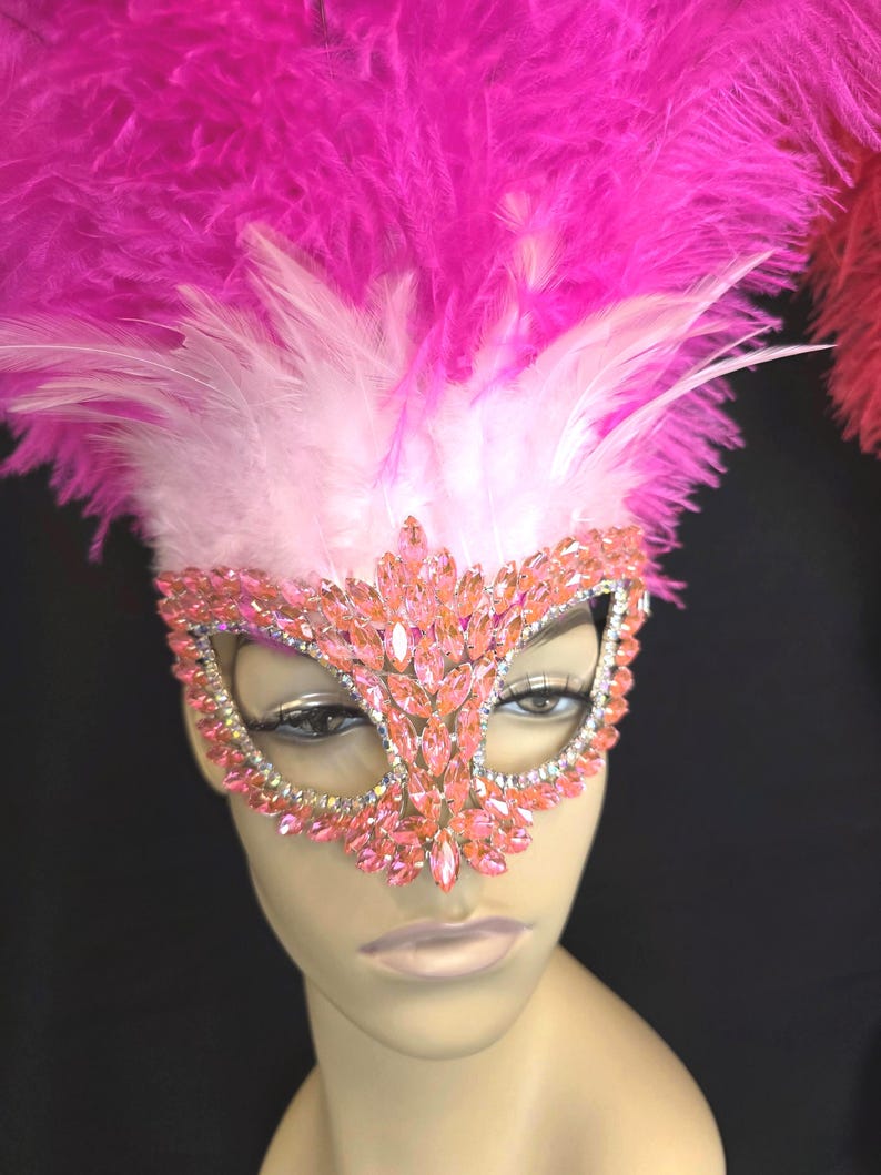 Pequeno enfeite de cabeça de carnaval com máscara de strass – Adorno de cabeça de showgirl com penas de avestruz – Fantasia para o Festival de Samba Mardi Gras – Feito à mão nos EUA imagem 2