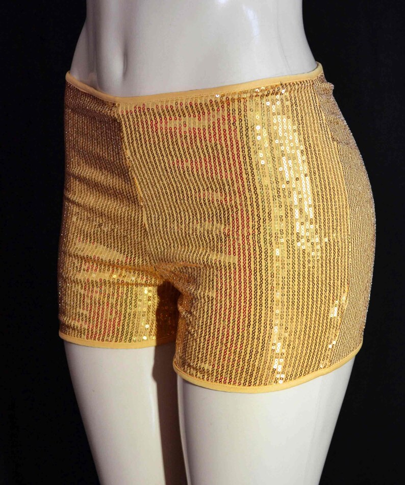 shorts for apple shapes