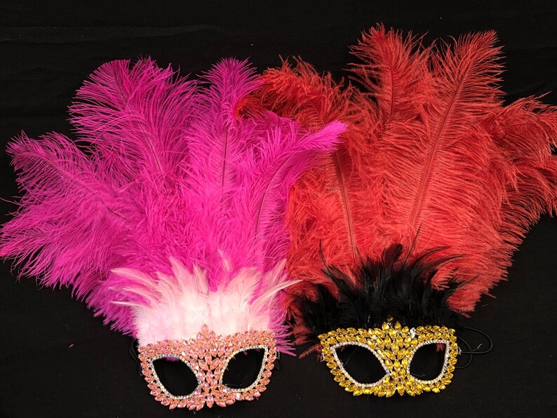 Pequeno enfeite de cabeça de carnaval com máscara de strass – Adorno de cabeça de showgirl com penas de avestruz – Fantasia para o Festival de Samba Mardi Gras – Feito à mão nos EUA imagem 1