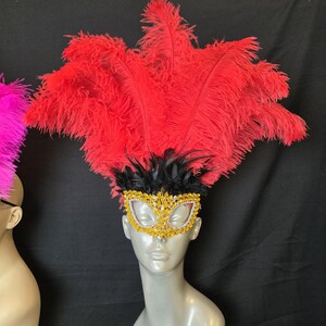 Pequeno enfeite de cabeça de carnaval com máscara de strass – Adorno de cabeça de showgirl com penas de avestruz – Fantasia para o Festival de Samba Mardi Gras – Feito à mão nos EUA imagem 12