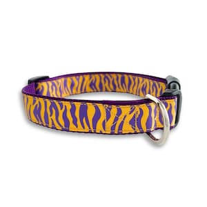 Collar para perro con estampado de tigre, tamaño mediano y grande, ajustable, morado y dorado.