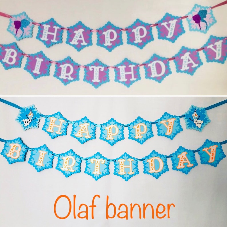 Pu&ograve; includere: Due striscioni di compleanno con ritagli a forma di fiocco di neve. Lo striscione superiore ha lettere viola e bianche che compongono "HAPPY BIRTHDAY" su un nastro rosa. Lo striscione inferiore ha lettere blu e arancioni che compongono "HAPPY BIRTHDAY" su un nastro blu. Il testo "Olaf banner" &egrave; scritto in arancione.