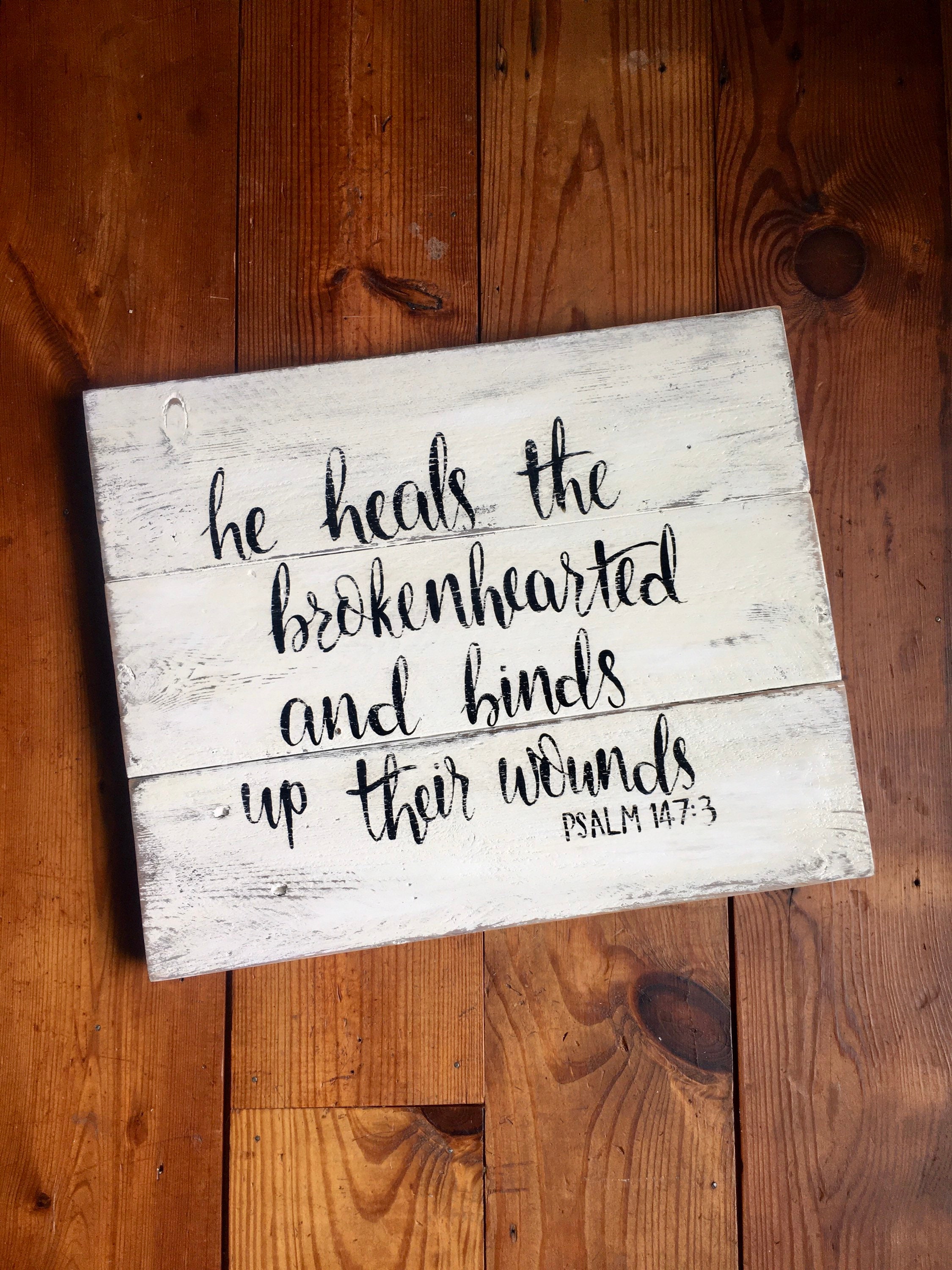 Distressed Wood Scripture Sign, Psalm 147:3, Neutral Decor - Etsy