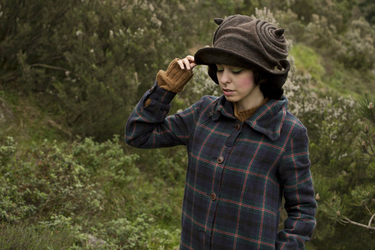 ユニークなフェルト製の茶色のトップハット、ナチュラルなテーマのカーニバルウェア、クリエイティブなファッションアクセサリー、ルネッサンスのフェスティバル衣装、エレガントなパーティー用ヘッドウェア  - Etsy 日本, image size:1200x800