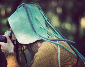 Tale green felt hat with dreads, Unique handmade cap, Crazy festival costume, Rave fantasy outfit, Cosplay forest accessory, Hunter headgear