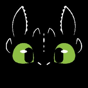 Puede incluir: Una ilustración de dibujos animados en blanco y negro de la cara de un dragón con ojos verdes. El dragón tiene un contorno blanco y una línea punteada en el centro de su cara.