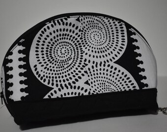 Prissy Black and White Pouch