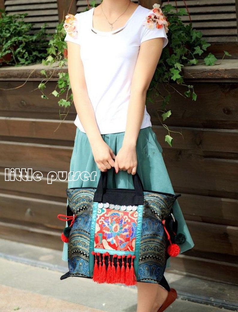 Hand Made bag Embroidery Tote BagObliquely across the bagCasual bagsFashion bagTravel packageDual-purpose bagShop tote bagWomen bag