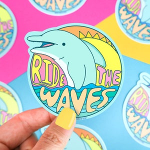 Dauphin chevauchant les vagues, Sticker vagues océaniques, Sticker plage, Surf, Sticker bouteille d'eau Sea Life, Imperméable, Lavable au lave-vaisselle, Cadeau dauphin