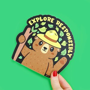 Explore Responsibly, Forest Bear, Peek-A-Boo Sticker, Window Sticker, Decal, Car Sticker, Vinyl Sticker, Animal, Die Cut, Waterproof, Laptop afbeelding 2