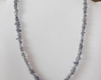 Saphir Kette mit Silber vergoldeten Zwischenteilen - 925 - Saphir Splitter - Unikat - Handarbeit - Geburtsstein - eisblau