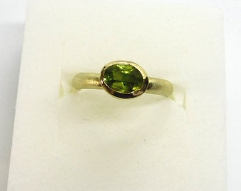 Peridot Ring Gold 585 - Peridotring gold 585 -   Geburtsstein -  Verlobungsring - statement ring -  Handarbeit