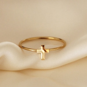 Tiny Cross Ring - Dainty Cross Band Minimalist Jewelry Promise Ring Statement Ring Christian Jewelry Stackable Ring Jesus Christ Faith Ring