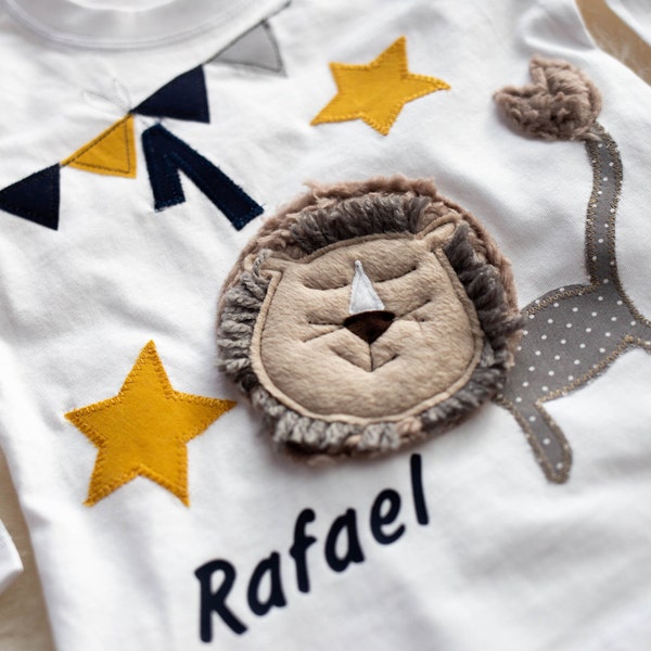 Geburtstagsshirt Jungen mit Name und Zahl Löwe Geburtstag Kindershirt