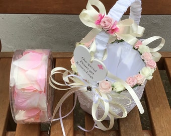 1 x Flower girl basket White / ivory satin girl basket with bows and personalised heart