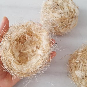 4pcs Ninhos tecidos de canários com grama sintética. Os ovos não estão incluídos.