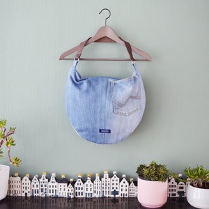 Duża torba typu hobo z denimu, jasnoniebieska, z efektem stone washed, z brązowym paskiem ze skóry naturalnej, do damskiej torebki na ramię, torebki na co dzień