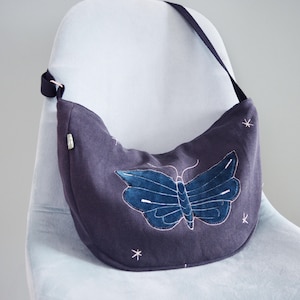 Sac bandoulière noir sac messager papillon papillon de nuit moyen sac végétalien OOAK tarot métamorphose mode végétalienne mystique magique tatouage old school