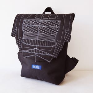 Mochila negra hipster, mochila para ciclismo, mochila pequeña para uso diario, mochila mini Zurichtoren geométrica, mochila minimalista simple, color negro carbono