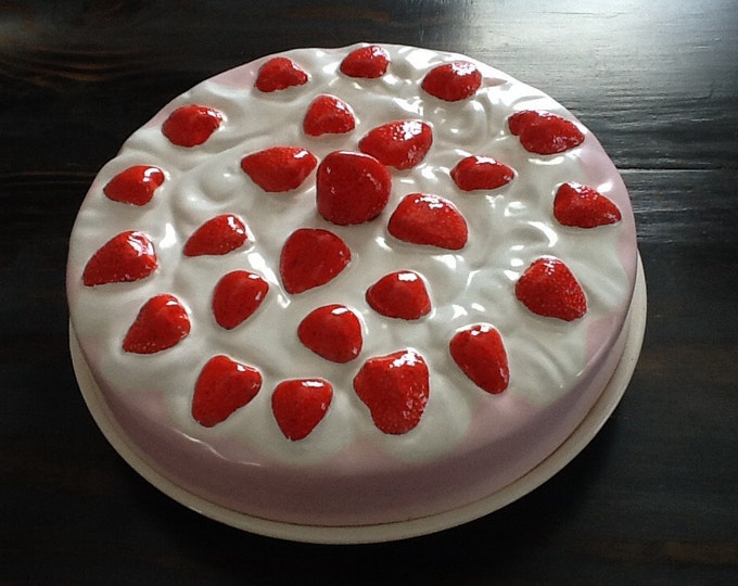 Strawberry Pie Covered Pie Plate / Vintage Pie Plate / Whimsical Plate