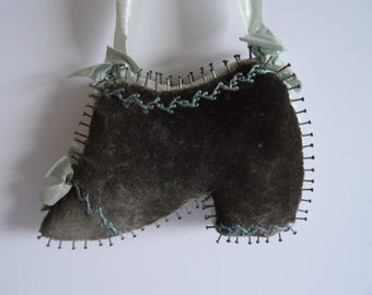 VICTORIAN SHOE pin stuck pincushion