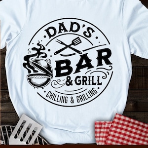 Dad's Bar en Grill svg, Ronde BBQ, Bier en BBQ svg, Barbecue svg, Grillen svg, Vaderdag cadeau svg, BBQ Cut File, Funny Apron svg