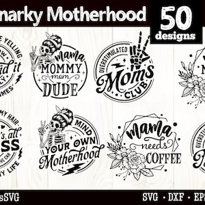 Op de afbeelding: Een set van 10 zwart-witte SVG-ontwerpen met humoristische citaten over moederschap. De ontwerpen bevatten zinnen als "Mama Mommy Mom Dude", "Overstimulated Moms Club", "It's all a mess" en "Mind Your Own Motherhood".