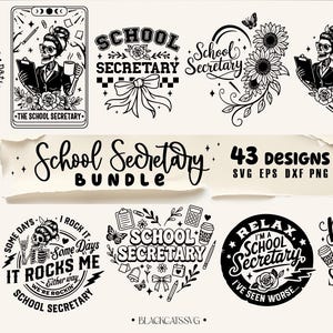 Puede incluir: Una colección de diseños en blanco y negro de Secretaria Escolar. Los diseños incluyen varios gráficos circulares y rectangulares con texto como "School Secretary", "Coffee & Chaos" y "Blessed to be a School Secretary". El paquete incluye 43 diseños en formatos SVG, EPS, DXF y PNG.