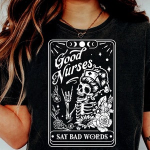 Las buenas enfermeras dicen malas palabras svg, Tarjeta de tarot de enfermera svg, Vida de enfermera, Algunos días lo rockeo algunos días me balancea svg, Modo de vida de enfermera svg, Enfermera