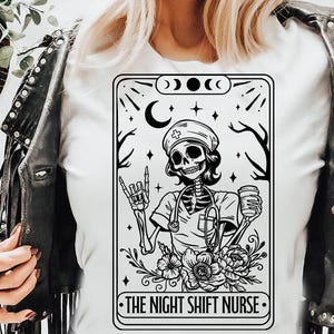 Enfermera del turno de noche svg, Enfermera del turno de noche carta del tarot svg, Enfermera esqueleto tarot svg, Enfermera vida svg, Enfermera modo vida svg, Enfermera vida Svg,