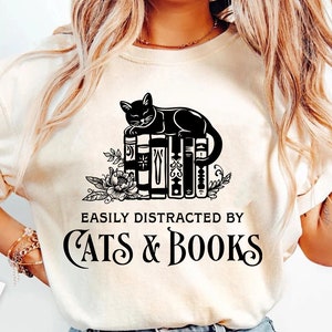 Leicht abgelenkt durch Katzen und Bücher svg, Katzen und Bücher svg, Booked svg, Book lover svg, Reading svg, Booktrovert svg, Reader svg