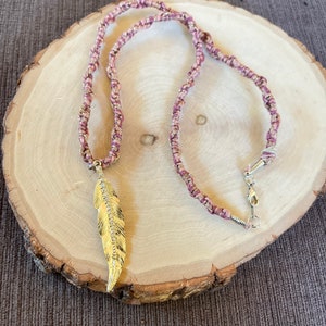 Boho macrame feather necklace, hemp necklace, feather pendant, macrame necklace, bohemian necklace, hemp jewelry, feather necklace