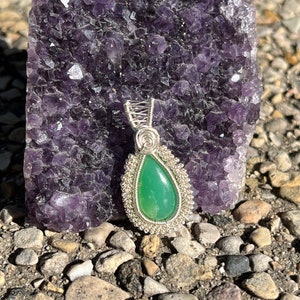 Chrysoprase wire wrap pendant, wire wrapped chrysoprase, chrysoprase pendant, chrysoprase necklace, chrysoprase jewelry, dainty wire wrap