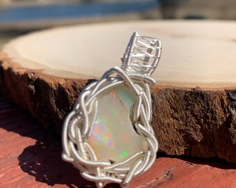 Welo Opal draht gewickelt Anhänger, äthiopische Opal draht wickeln Anhänger, draht gewickelter Opal, Naturstein schmuck, einzigartige edelsteinkette