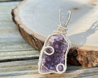Colgante de amatista en bruto con alambre enrollado, amatista envuelta en alambre, colgante de amatista en bruto, collar de amatista en bruto, joyería de amatista en bruto, colgante embriagador