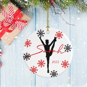 Ornement de pom-pom girl personnalisé : motif extensible en porcelaine au talon