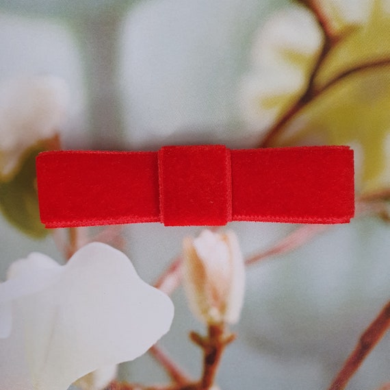 Magnolia | Spilla da giacca a fiore rosso intenso | Disponibile