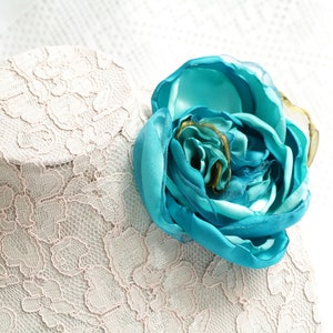 Blue flower brooch, Silk flower pin, corsage flower pin, Fabric flowers, Bridal hair piece, Blue for wedding day, flower hair clip, gift