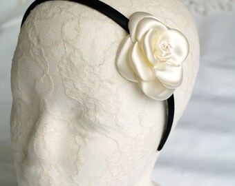 Creamy White Silk Flower Headband: Women display picture 2