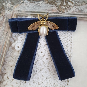 Deep Blue Velvet Bow Tie Brooch With Honey Bee, Insect Jewelry, Fly Brooch, Bee Brooches, Womens Bowtie, Necktie Woman, Navy Blue Ribbon Tie