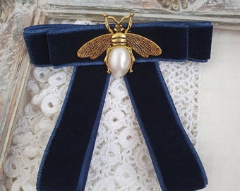 Deep Blue Velvet Bow Tie Brooch With Honey Bee, Insect Jewelry, Fly Brooch, Bee Brooches, Womens Bowtie, Necktie Woman, Navy Blue Ribbon Tie