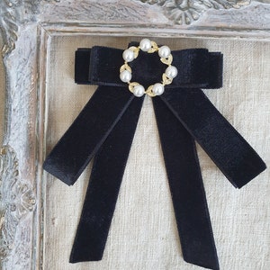 Black velvet bow tie brooch with pearls, Black women bowtie, ladies bow tie, everyday accessory, jabot necktie, pearl brooch ring, gift