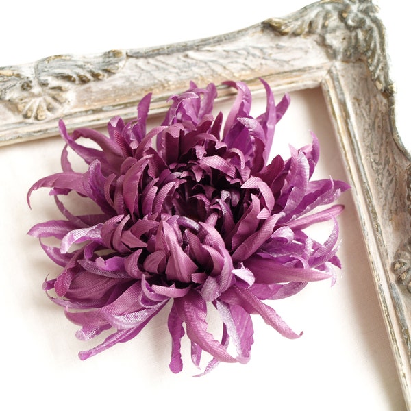 light purple flower hair clip, silk chrysanthemum, violet flower brooch, floral corsage pin, bridal hair piece, lavender color, Mothers gift