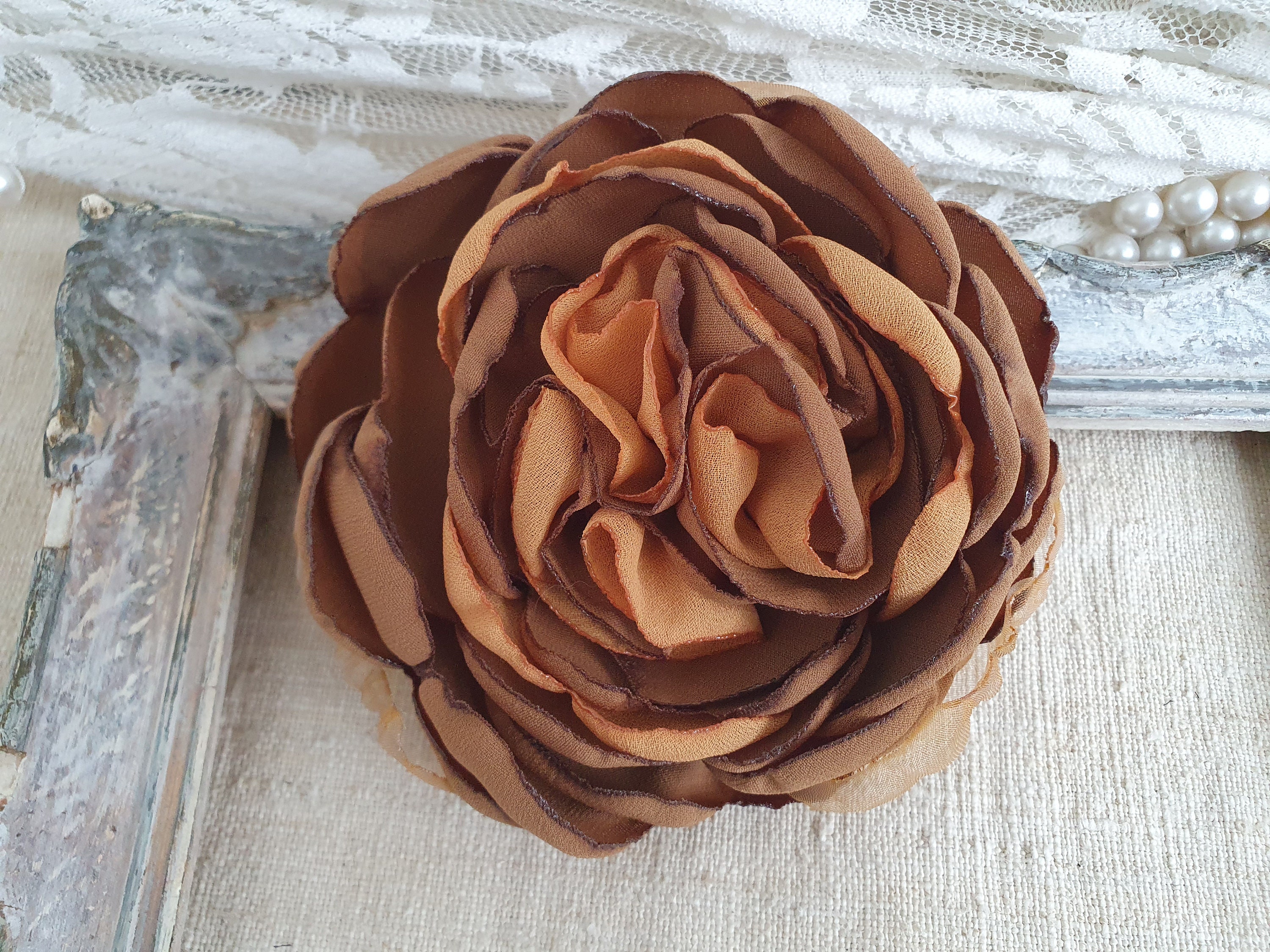 1950s’ 　brown RS　flower motif brooch Vintage 80's Brushed Gold Tone, Faux Pearl 2