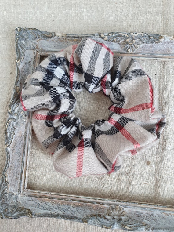Handmade Flannel Scrunchie: Beige Black Tartan Plaid Hair  display picture 1