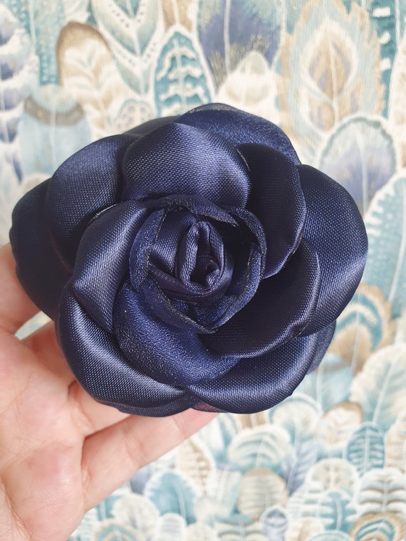 SATIN ROSE BROOCH NAVY BLUE SATIN ROSE BROOCH NAVY BLUE