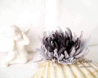 Broche de flores Flor de ramillete Aster de seda Sombras de gris Ombre pieza de pelo Boho Flor broche pin Negro y gris Clip de pelo floral Regalo para ella